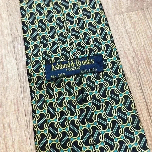ASHFORD & BROOKS | Vintage 100% Silk Tie - Picture 3 of 4